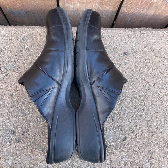 CLARKS Women’s Black Leather Artisan Slip On Lightweight Clog Size 9 Narrow - Picture 10 of 11
